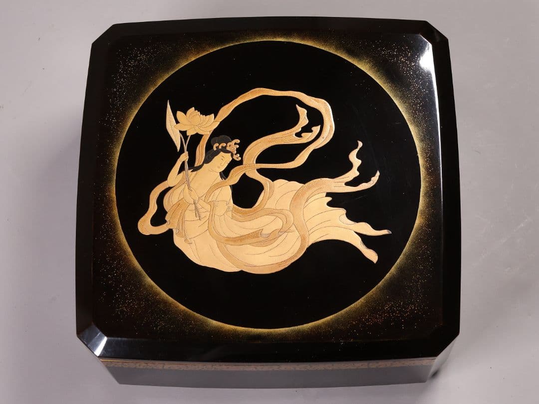 時代 飛天女蒔絵 饅頭箱 菓子箱 黒塗 木製 漆器 加賀 金沢 明治【MA824