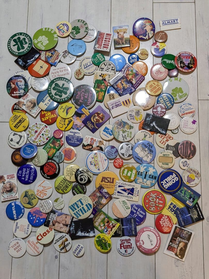 アメリカの缶バッジ 130個 まとめ売り ビンテージ ピンバッジ USA