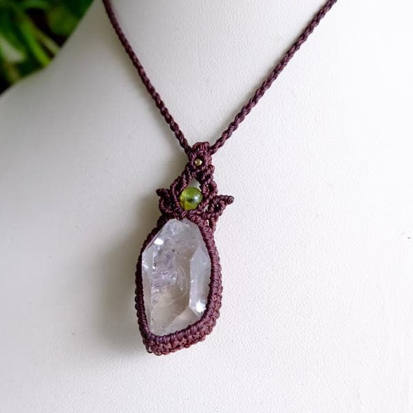 ガネーシュヒマール産 ヒマラヤ水晶原石 マクラメ編みペンダントネックレス3754