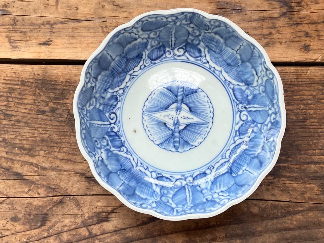 能登蔵出し 古伊万里 染付 線描花文 輪花皿 / 在銘 樋口窯 大膾皿