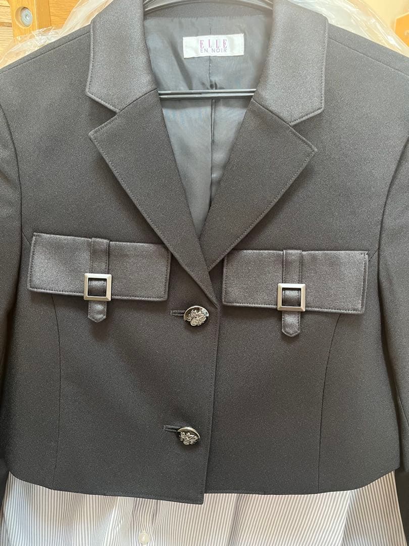 ELLE en noir ブラックショートジャケットハイウエストスカートスーツ