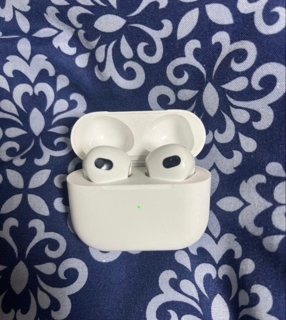 AirPods3世代　ホワイト