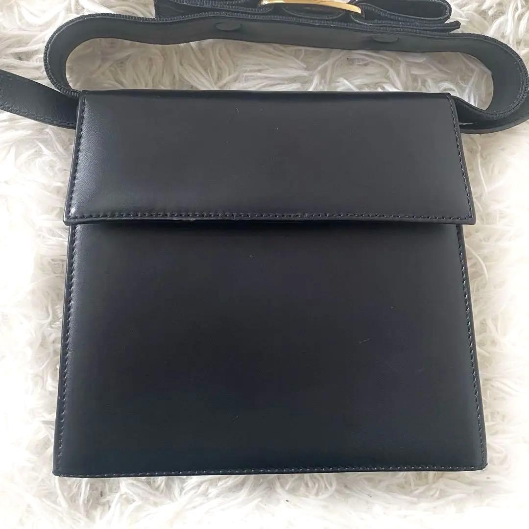 Salvatore Ferragamo ヴァラリボン 2way ショルダーバッグ