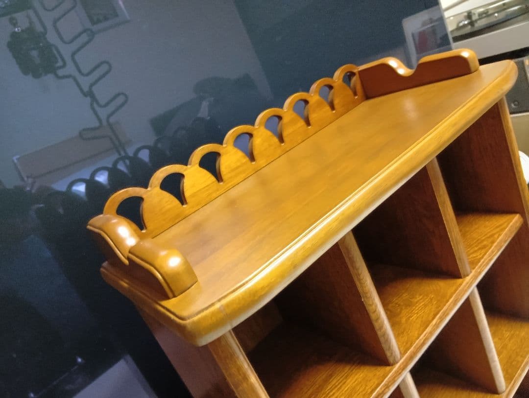 フレンチ　クラシック　透かし彫り　デザイン　ウッド　サイド　ラック