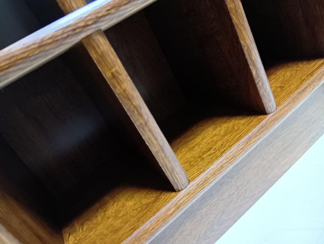 フレンチ　クラシック　透かし彫り　デザイン　ウッド　サイド　ラック