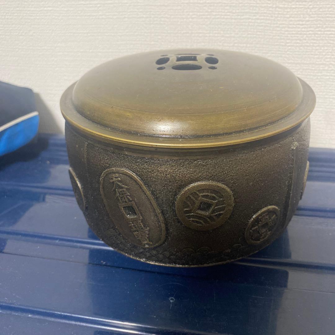 装飾的な金属製香炉