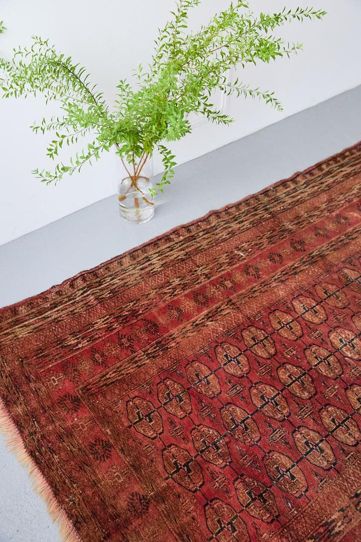 アンティークラグ　トルクメン族 エルサリ（189×135cm）赤　黒　茶