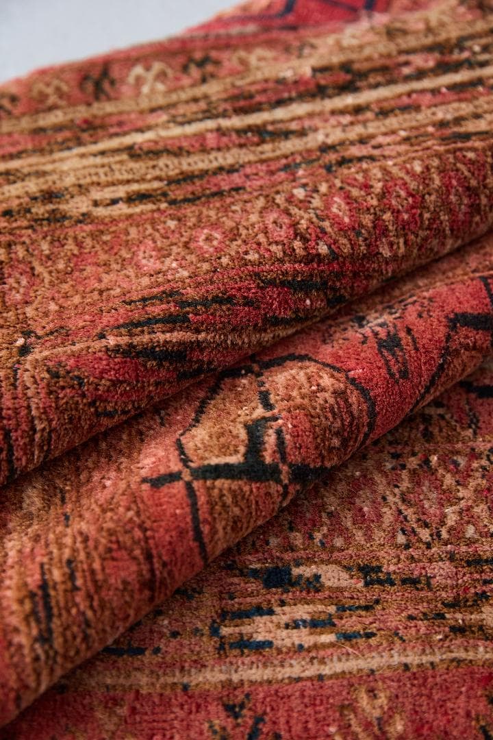 アンティークラグ　トルクメン族 エルサリ（189×135cm）赤　黒　茶