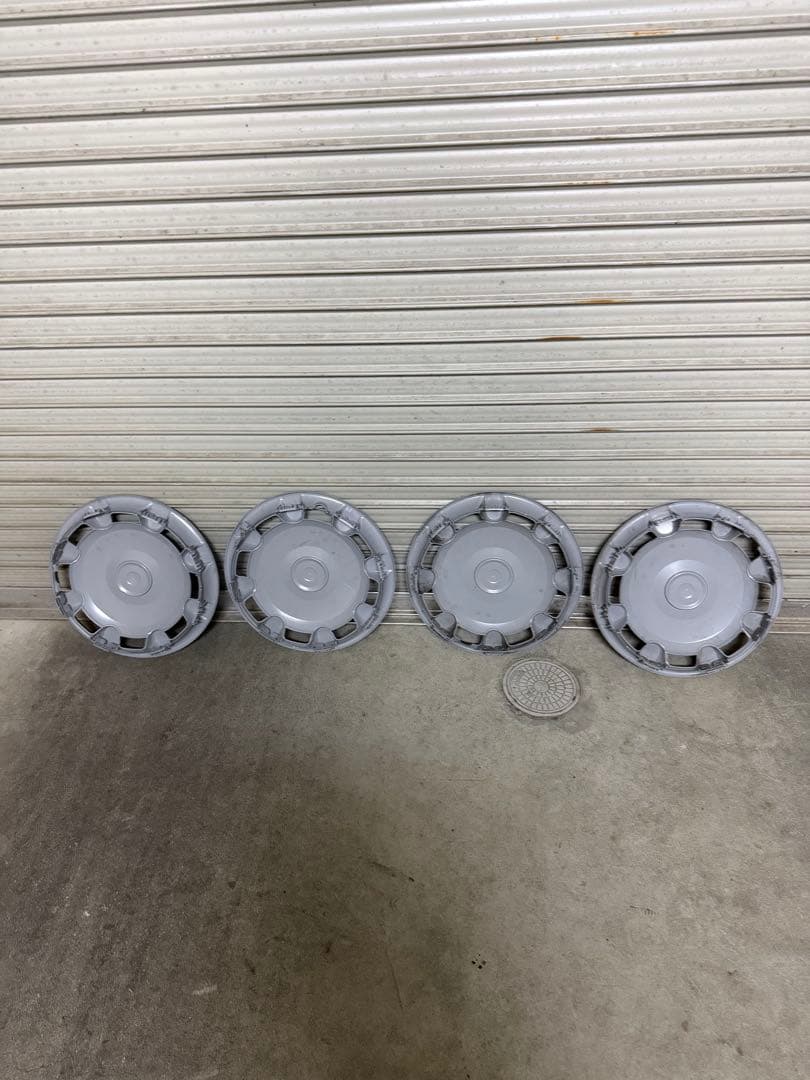 ムーブキャンバス純正ホイールキャップ新車外し中古品傷汚れ有り。４枚セット