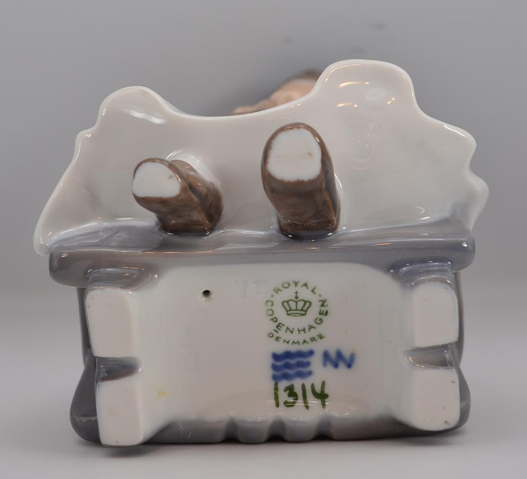 編み物をするアマー島の少女　＃1314　No.4　★ロイヤルコペン　ご成約済み