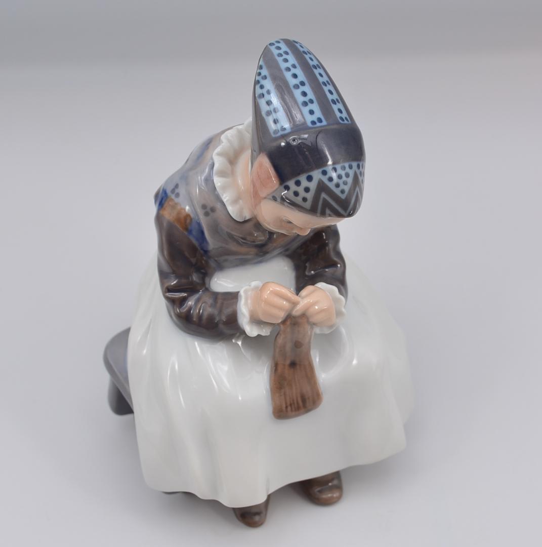 編み物をするアマー島の少女　＃1314　No.4　★ロイヤルコペン　ご成約済み