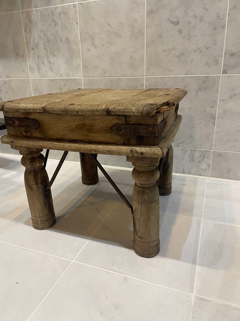 ベルギー　アントワープ　テーブル？　イス？　アイアン　インダストリアルサビ