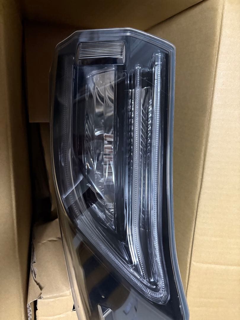 60ハリアー 左外側テールランプ トヨタ純正