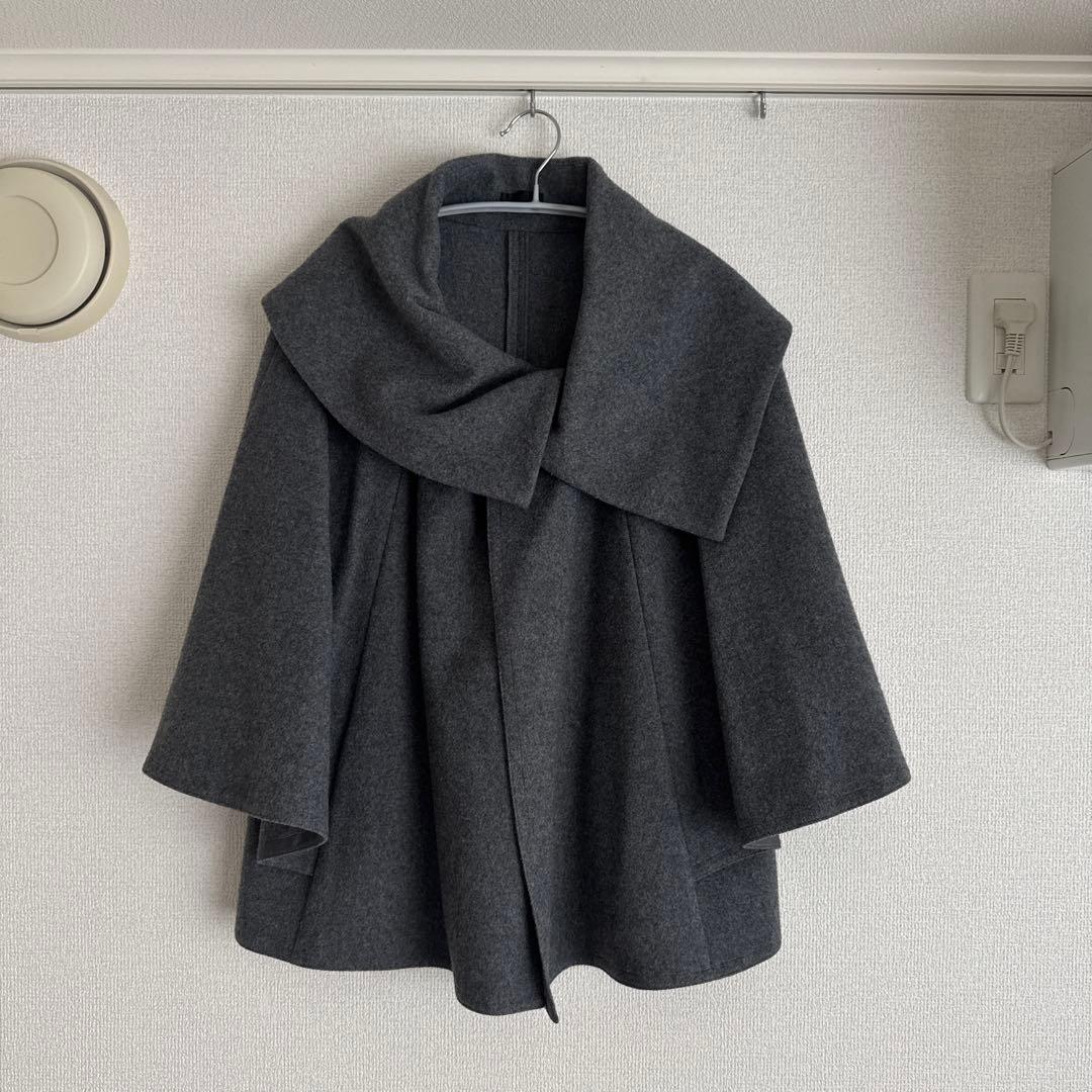 【7riri】To Be CHIC グレー ケープコート 袖口ファー付き
