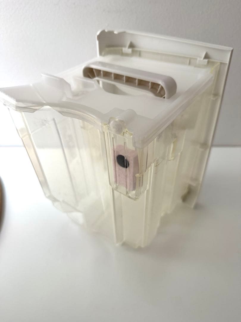 配送料込みSHARP 除湿機。