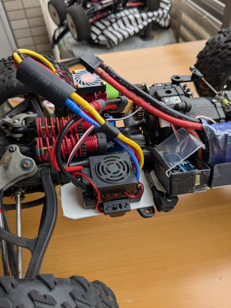 トラクサスレボ　電動仕様変更ラジコン