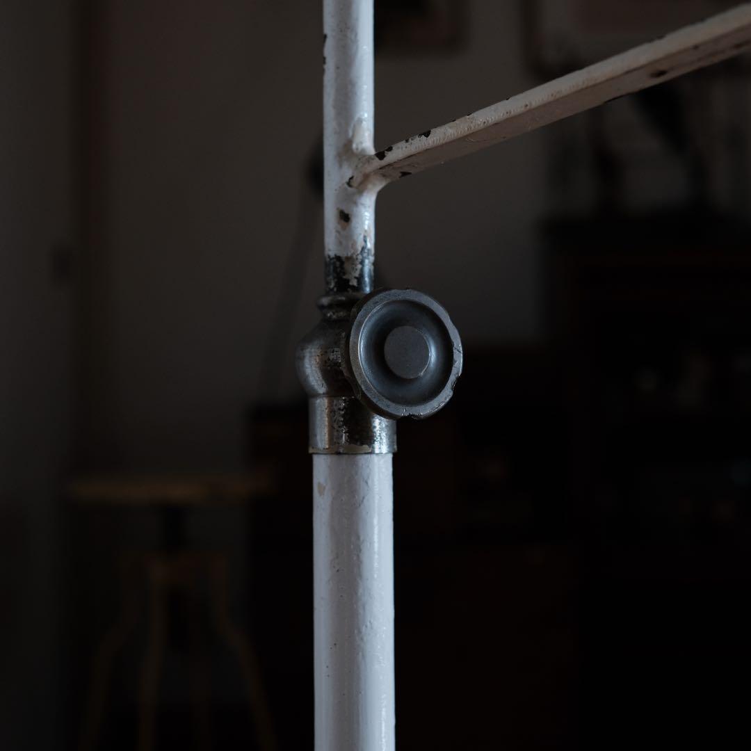 日本昭和時代（1950年頃）HIKARI製の医療用可動テーブル