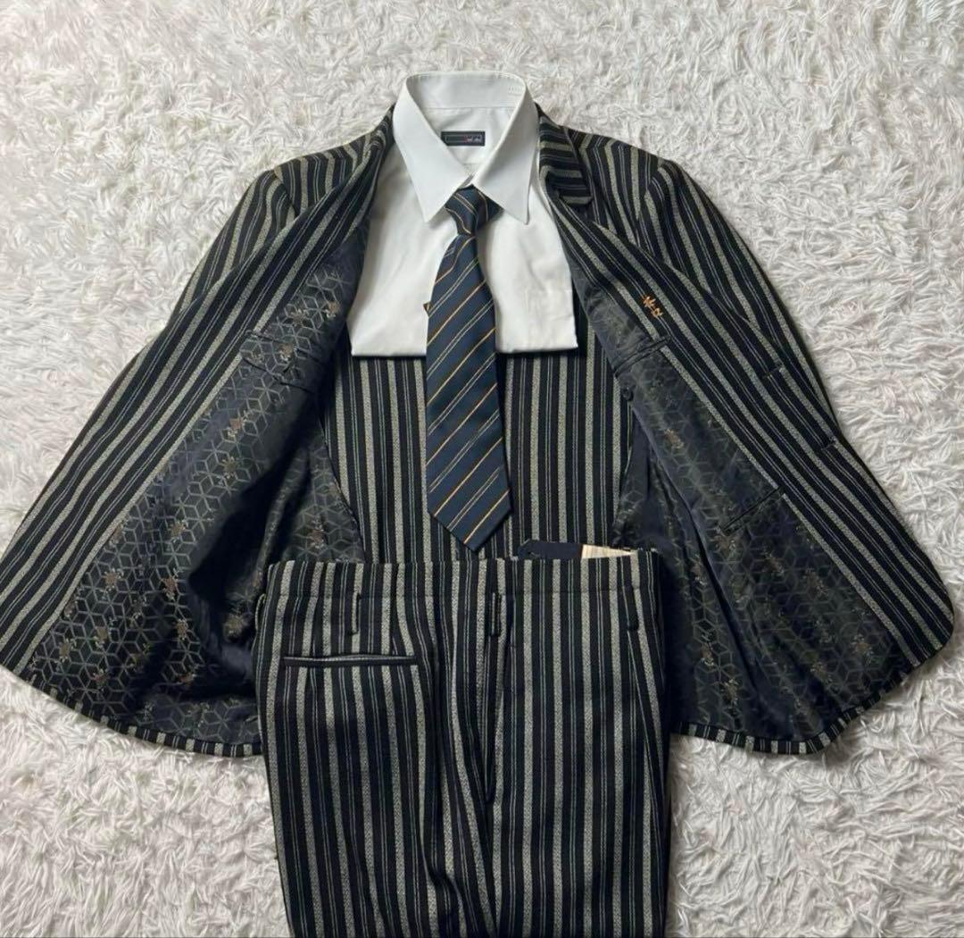 フルオーダー　ストライプ　裏地柄入り　スーツ