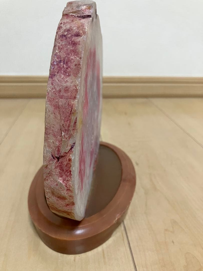 ピンク瑪瑙台座付き