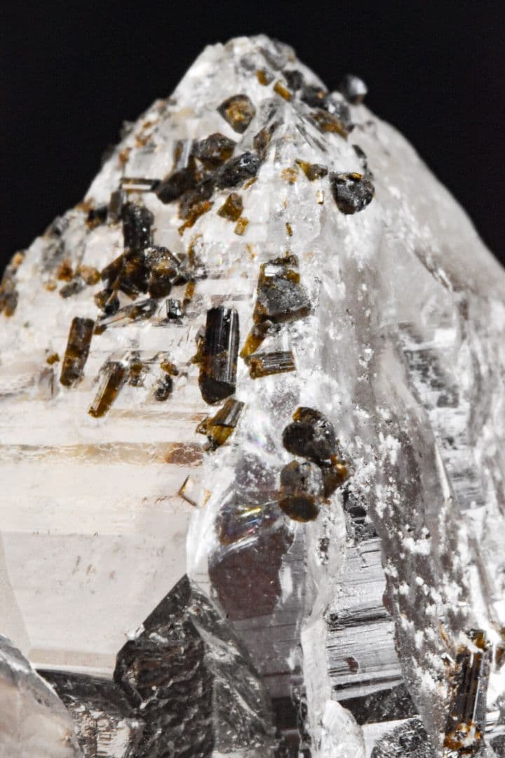 ガネーシュヒマール産 ドラバイトトルマリンオンクォーツ