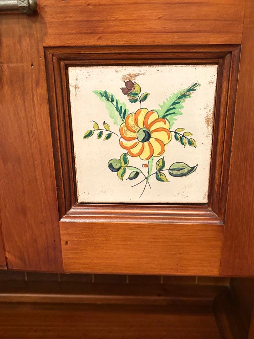 アクタス取扱　スペイン　タイル　棚　ディスプレイ棚　食器棚