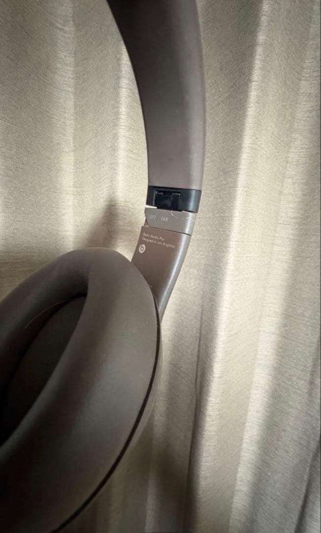 Beats Studio Pro ワイヤレスヘッドフォン ブラウン ケース