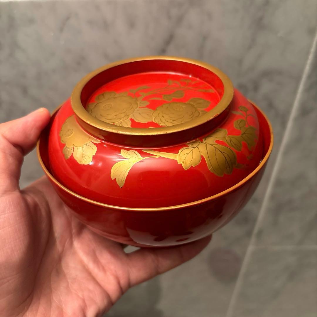 金彩がふんだんに使われたお花と蝶々が芸術的で絢爛豪華な木製輪島お椀2客