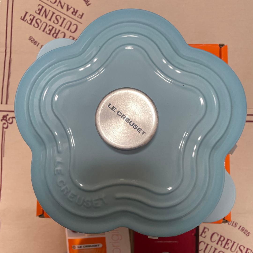 《新品》ルクルーゼ フラワー鍋 水色