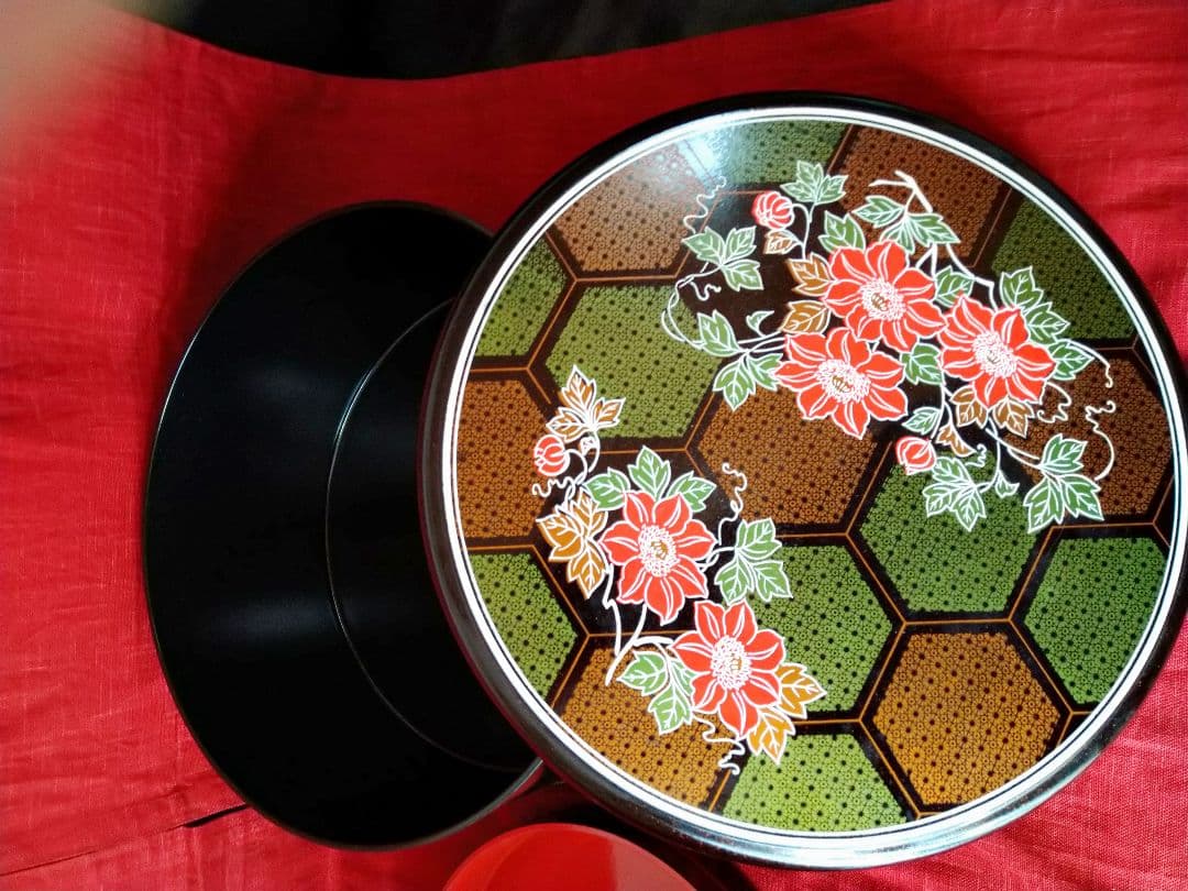 ♥【希少】５０年前・超レアヴィンテージ品♥花柄・漆塗り特大箱と２段丸重箱２種類