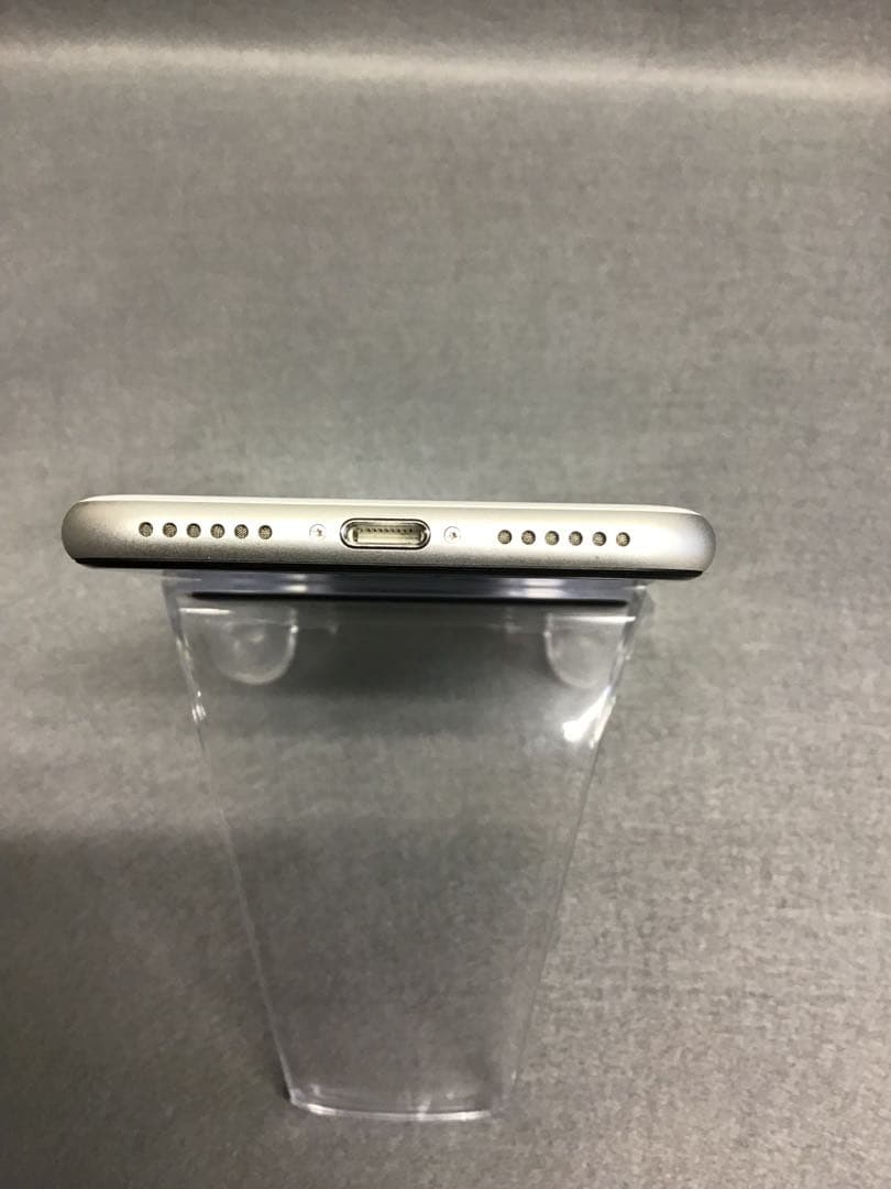 美品 国内版 SIMフリー iPhoneSE2 　64GB 　ホワイト色