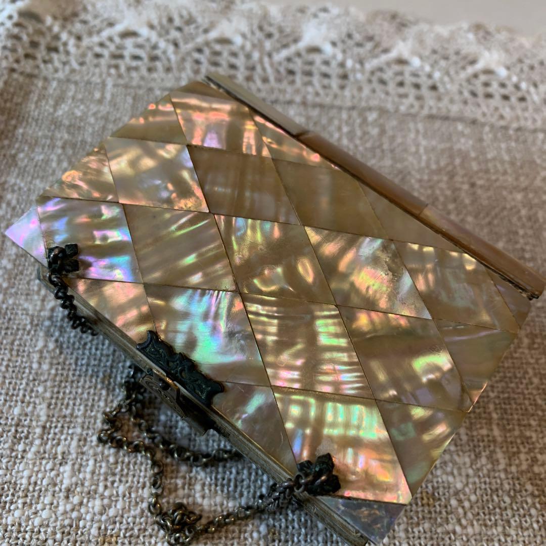 フランス製　アンティーク　レアな鞄型の手で持つ聖書！周りが貝細工で見事です！