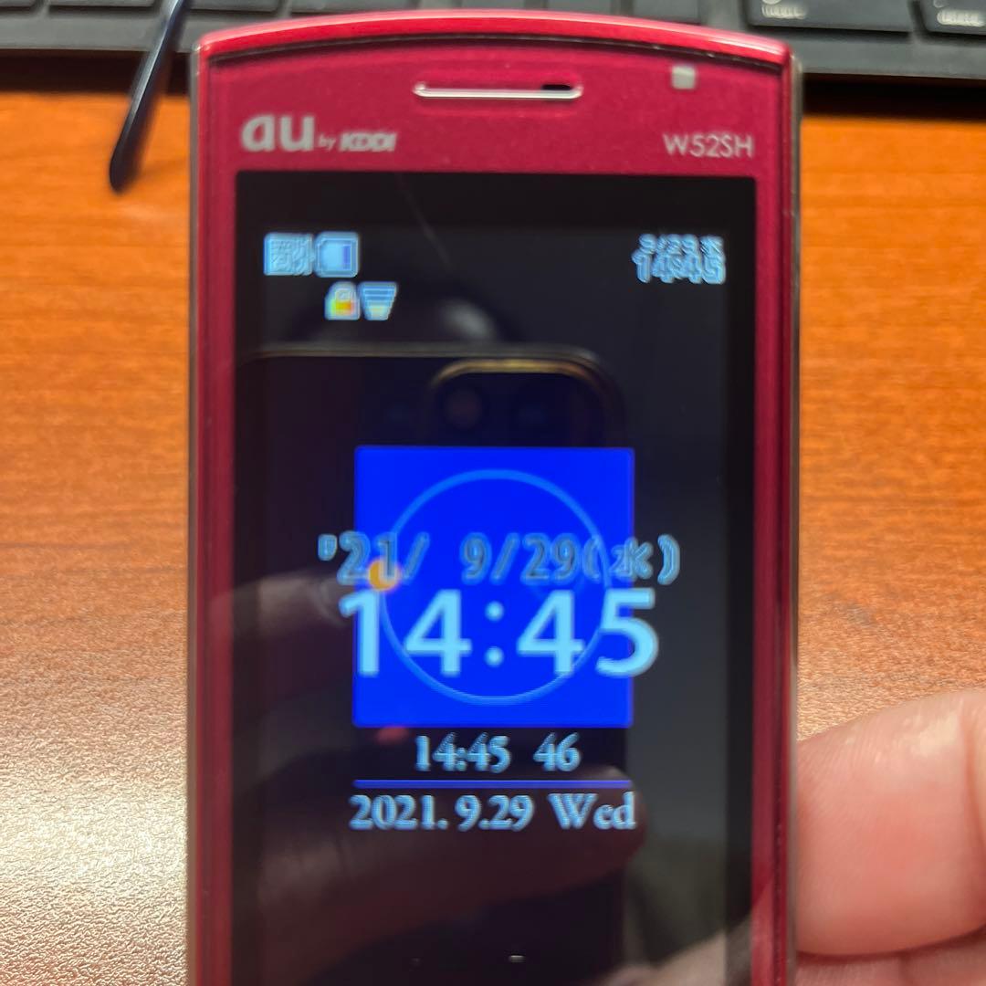 au 折りたたみ式携帯電話 赤