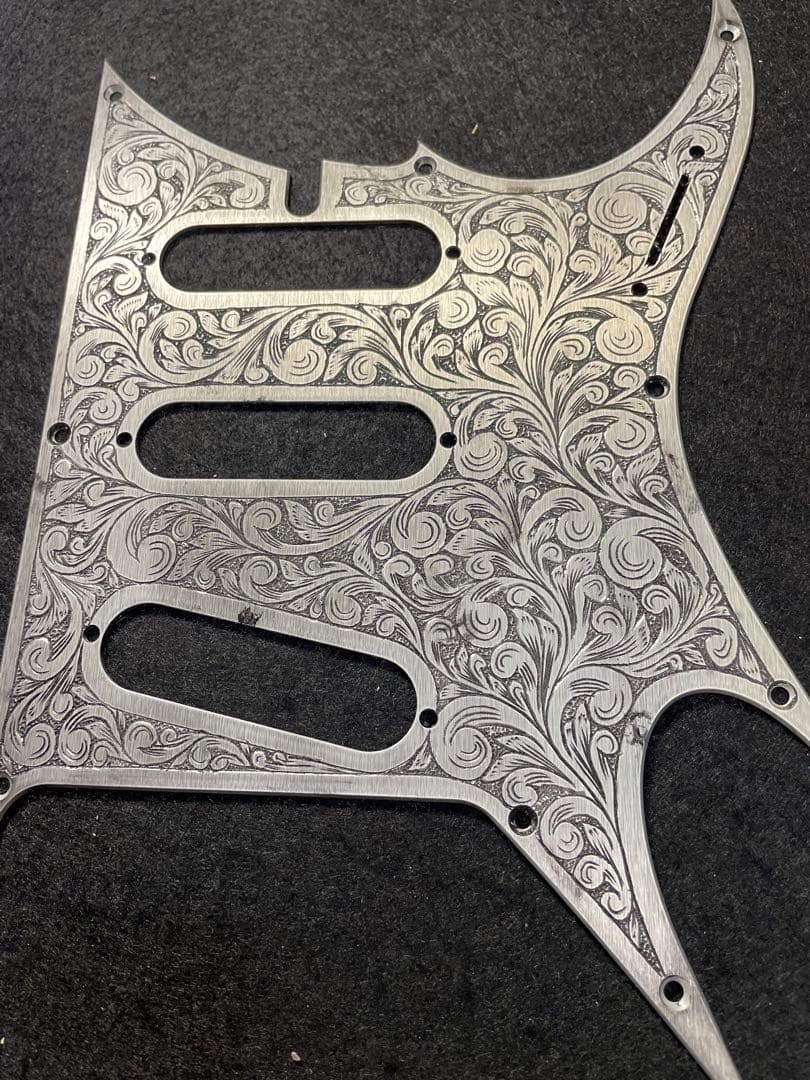 ゼマイティス風！washburn N5用.アノダイズドアルミP.G. nuno