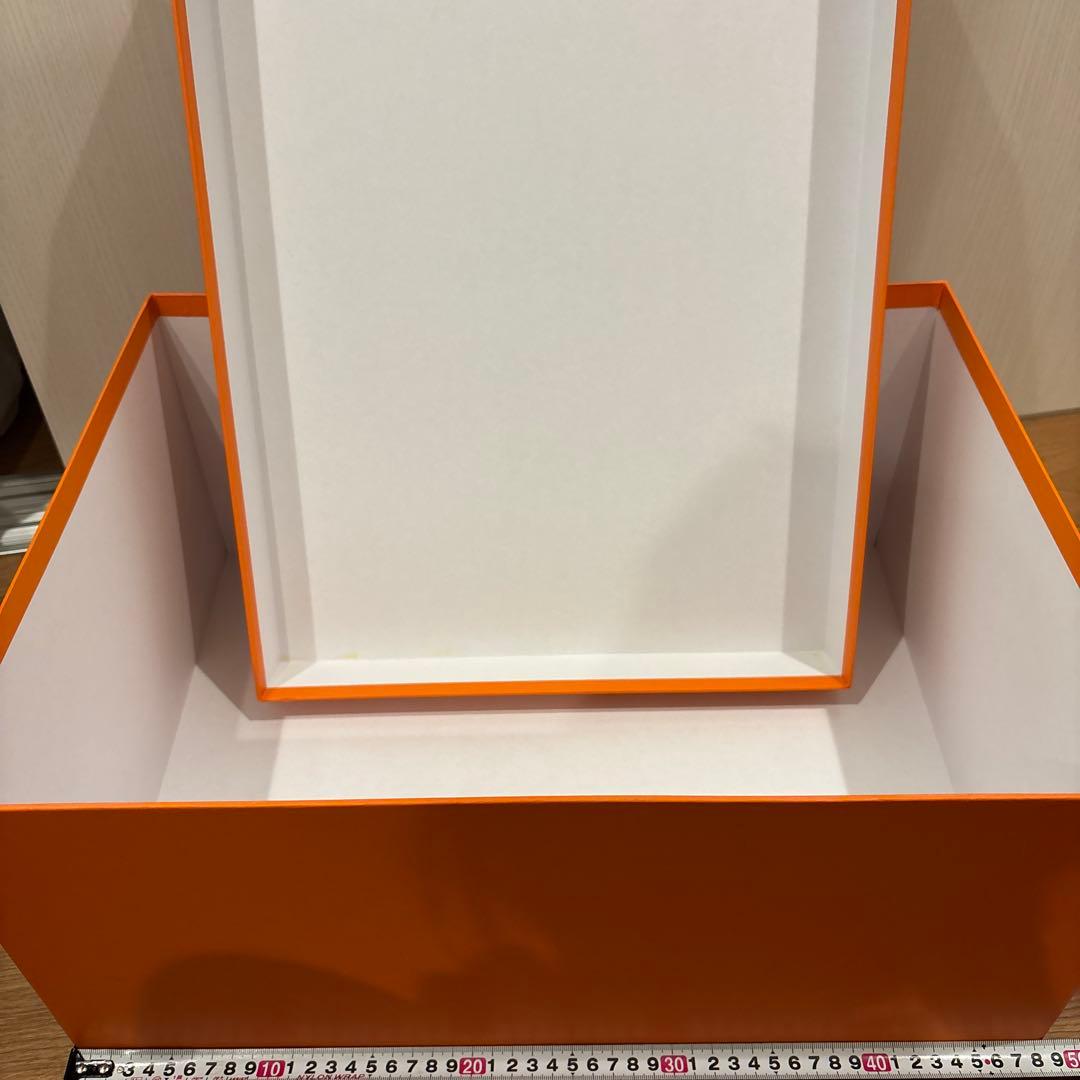 エルメス特大空箱二つ