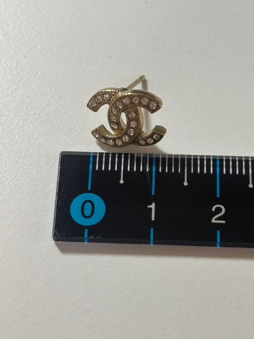 Chanel CCロゴ ゴールド ピアス(片耳用)