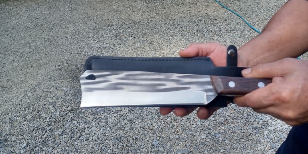 骨切り包丁 波模様鋼 20cm 木製ハンドル約６００g有ります