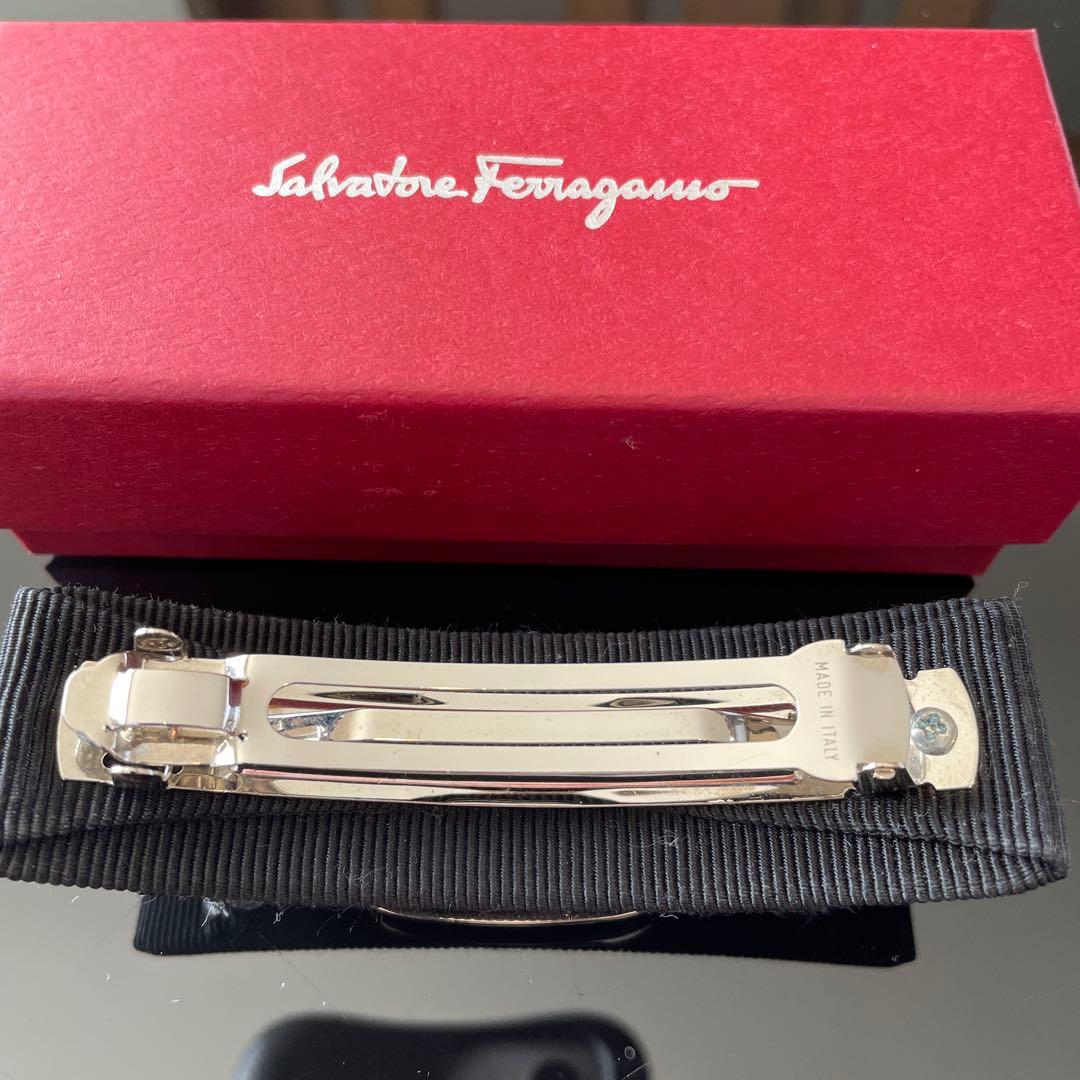 Ferragamo barretteフェラガモバレッタ ヴァララインストーン