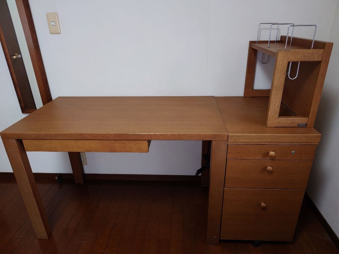 ①〈カリモク〉人気☆ボナシェルタシリーズ　学習机モルトブラウン110