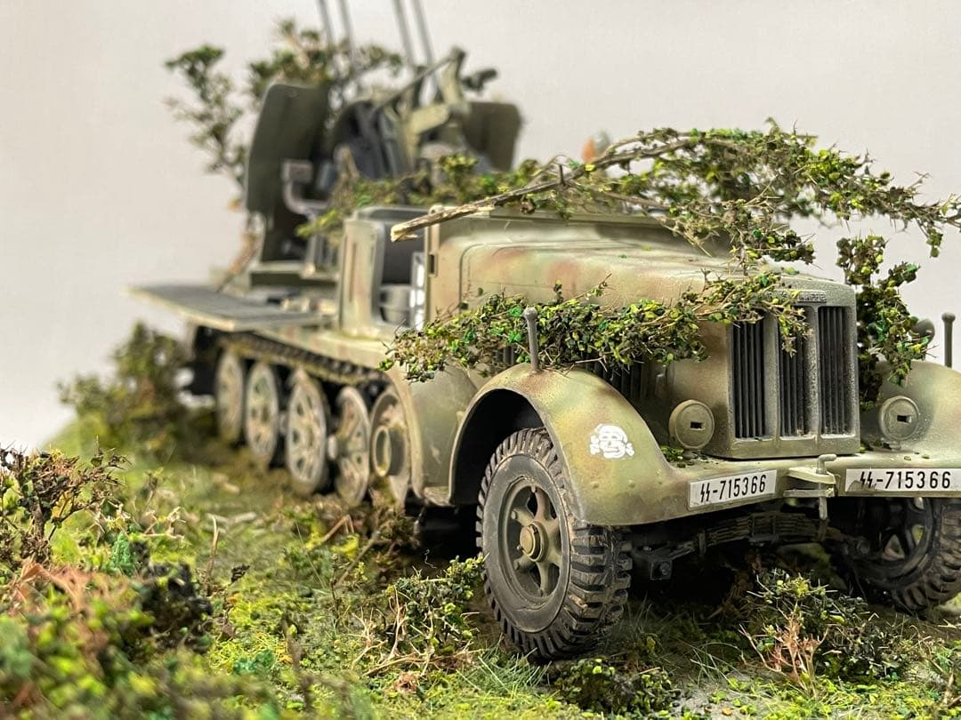 戦車ジオラマ　1/35 ドイツ対空機関砲搭載８トンハーフトラックと親衛隊兵士