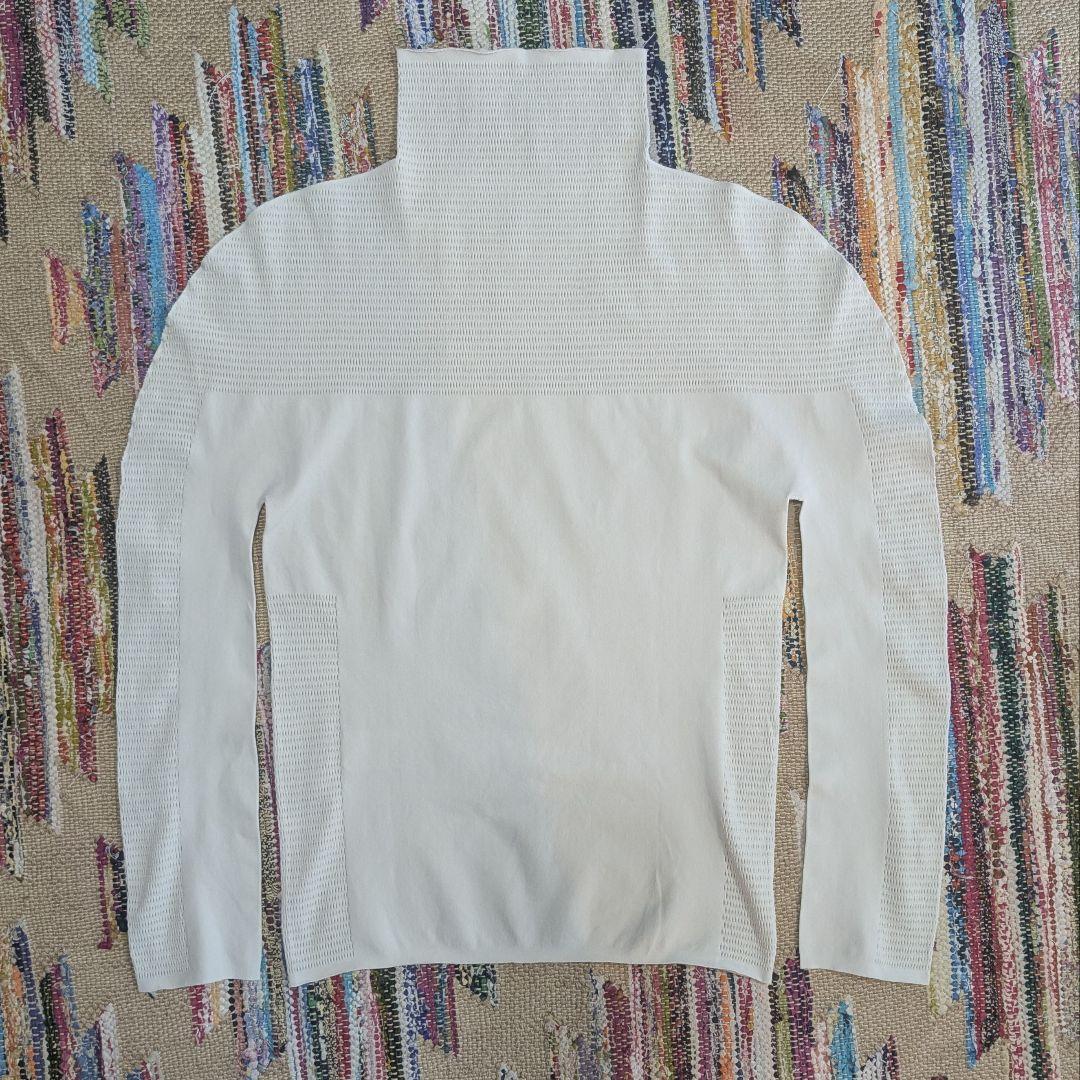 イッセイミヤケ　プリーツプリーズ　ハイネックカットソー　ホワイト