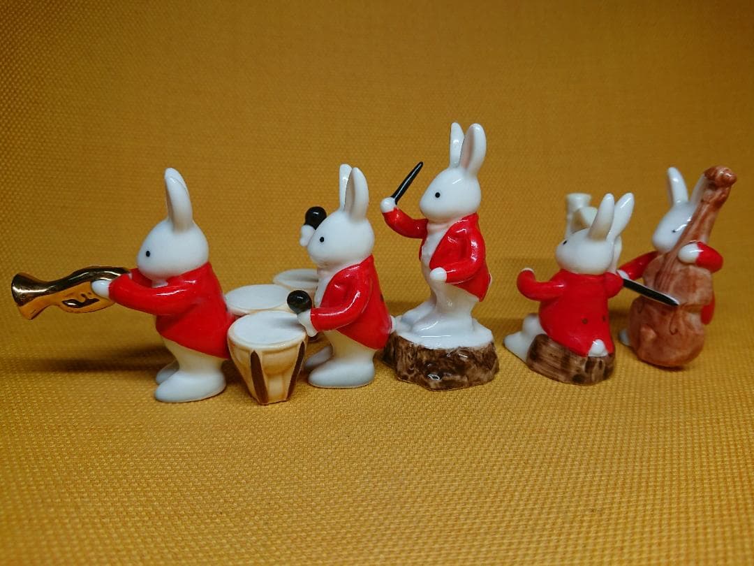 【美品】うさぎ　音楽隊　陶器　置物　インテリア　工芸品　美術品　A1738