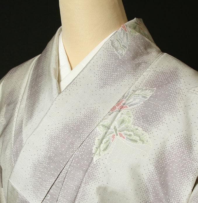 7726■　本場大島紬　泥白染　蝶の舞　経緯絣　７マルキ　未使用