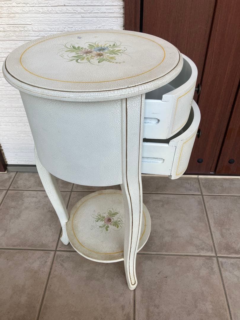 フレンチシャビー◉ラウンド サイドテーブル　花柄ペイント　引き出し付き｜猫脚