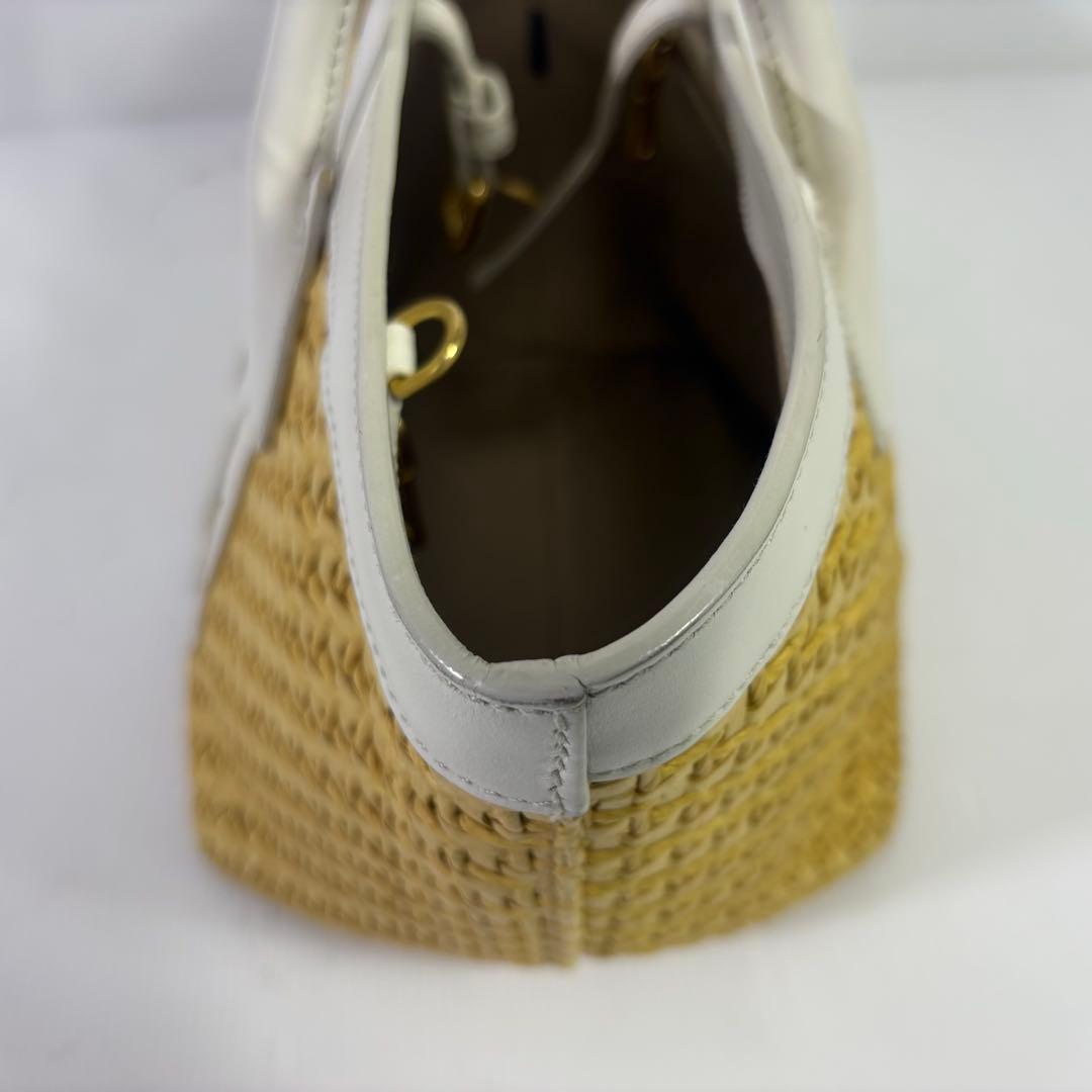 MIU MIU バッグ ロゴ カーフレザー カゴバッグ 白