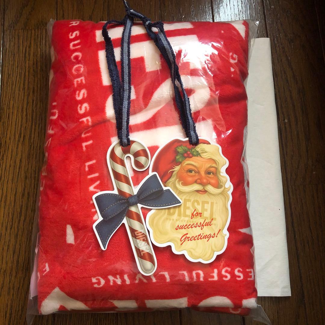 DIESEL ギフト　赤ロゴ入り　ホリデーラッピング　ノベルティブランケット