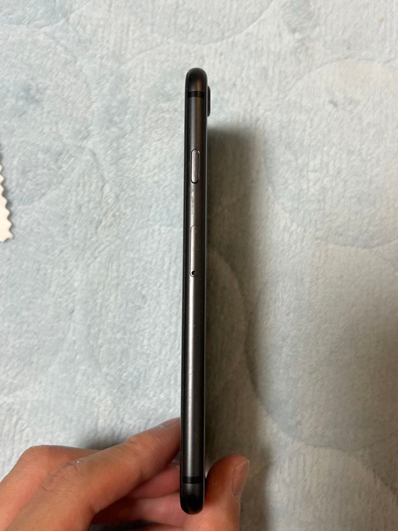 iPhone 8 スペースグレー 本体 バッテリー容量77%