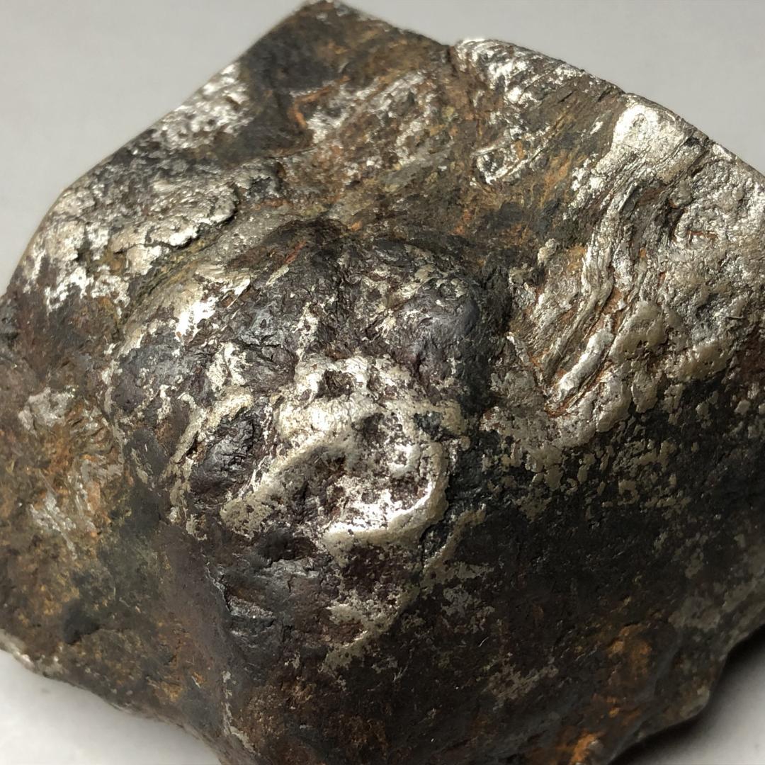 アルタイ隕石 鉄隕石　外皮付き隕石　エンドカット　原石　重さ約415ｇ
