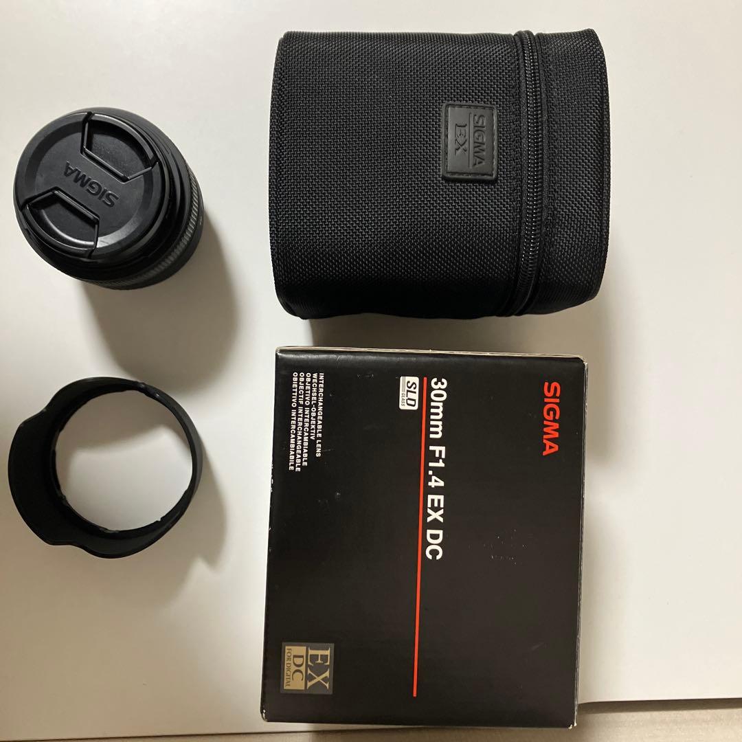 (値引中)SIGMA 30mm F1.4 EX DC レンズ-