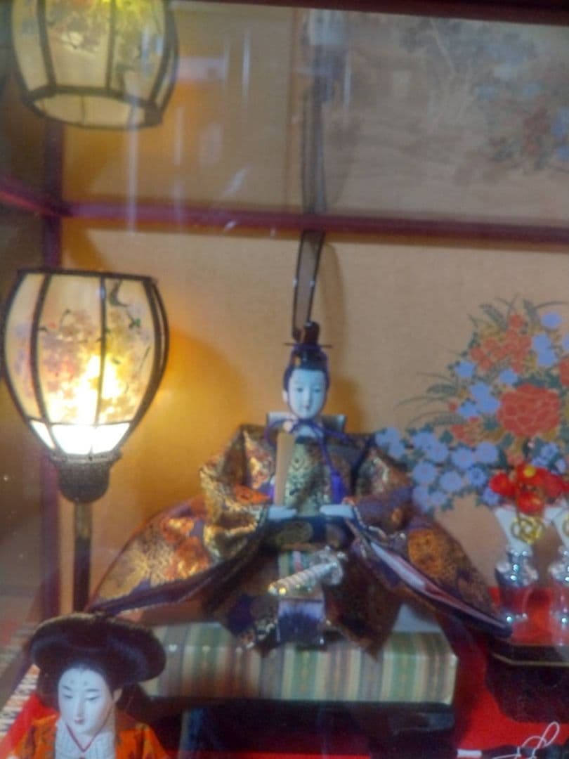 伝統的雛人形 ガラスケース入り