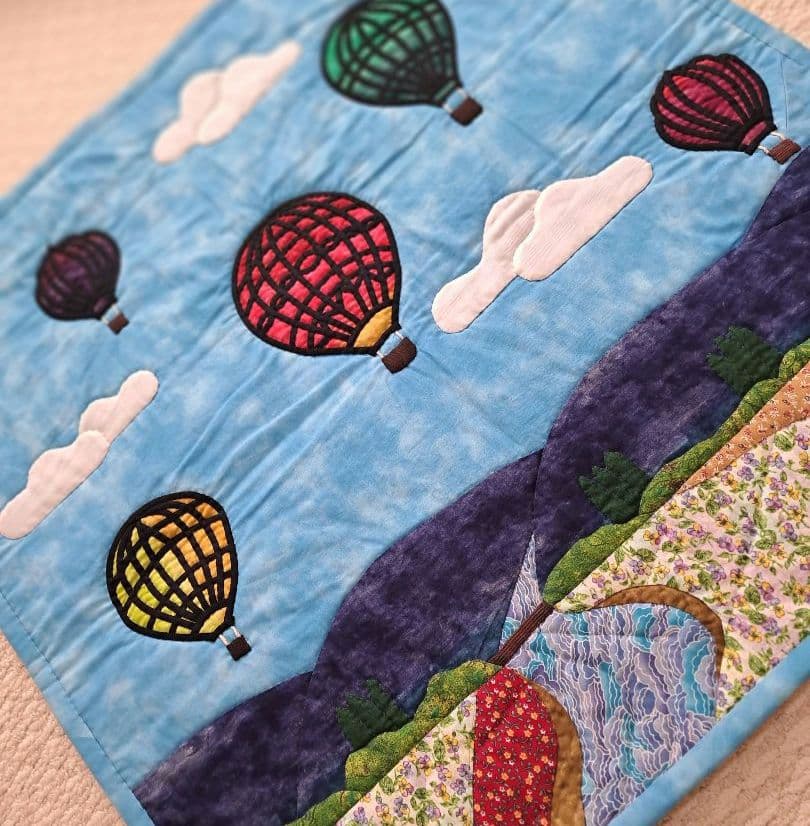 ハンドメイド　パッチワークタペストリー(熱気球)